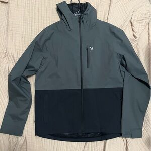 NWOT Vuori men’s rain jacket